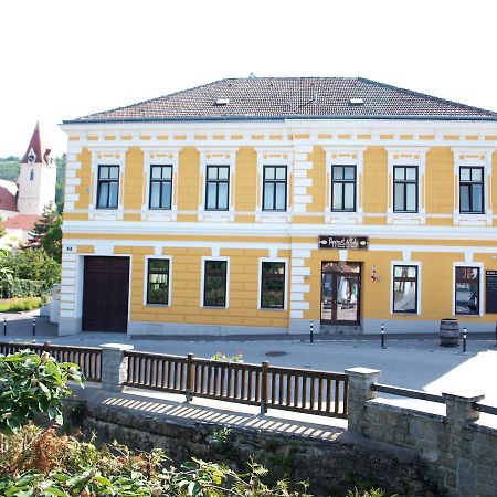 Papperl a' Pub Hotel Schonberg am Kamp Bagian luar foto